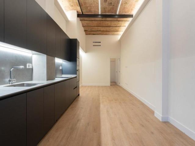 Planta baja en venta en Barcelona, Sants Badal