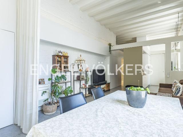 Planta baja en venta en Barcelona, Sants. Exclusivo bajo completamente reformado junto a Plaza Iberia. Plantas bajas.