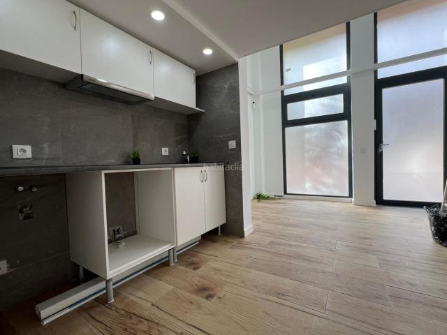 Planta baja en venta en Barcelona, Vilapicina Torre Llobeta. Localvivienda completamente reformado, moderno y listo para entrar a vivir. Plantas bajas.