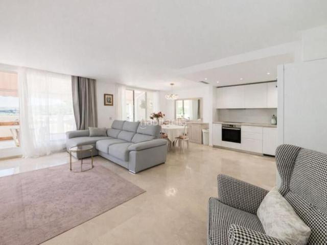Planta baja en venta en Benahavís, Benahavís pueblo. Elegante apartamento en planta baja con vistas panorámicas en Benahavís. Plantas bajas.