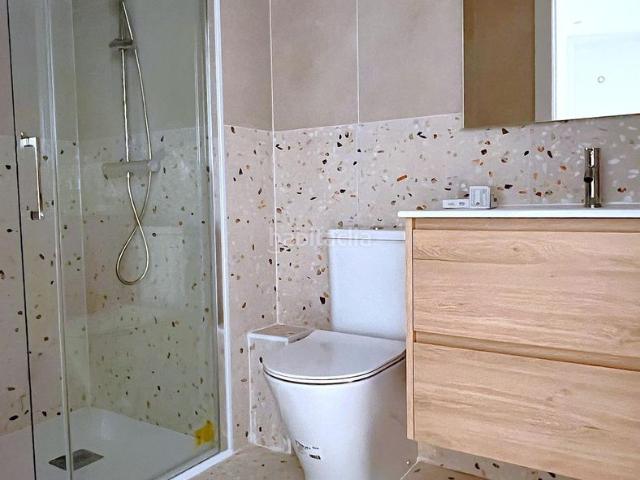 Planta baja en venta en Benidorm, Playa Levante. SE VENDE PLANTA BAJA DE 2 DORMITORIOS EN AVENIDA MEDITERRANEO. Plantas bajas.