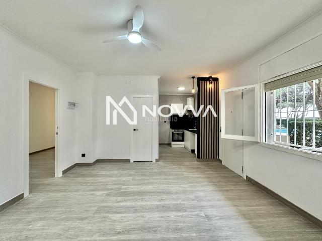 Planta baja en venta en Blanes, Els Pins Costa Brava. Piso reformado en primera línea de mar Blanes. Plantas bajas.
