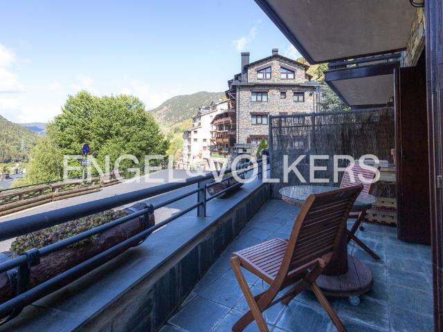 Planta baja en venta en Canillo, El Tarter Pirineos. Encantador piso de montaña con sol y vistas en El Tarter. Plantas bajas.