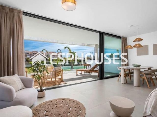 Planta baja en venta en Cartagena, Islas Menores Mar de Cristal. Apartamento de obra nueva en planta baja con terraza, piscina y garaje en Mar de Cristal, Cartagena. Plantas bajas.