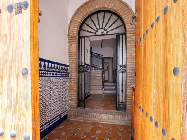 Planta baja en venta en Carmona. Viva el encanto histórico de Carmona. Bajo con patio para reformar en ubicación privilegiada. Plantas bajas.