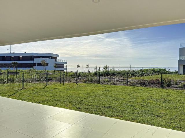 Planta baja en venta en Casares, Bahía de Casares. Apartamento Bajo con vistas al mar, jardín privado a estrenar!. Plantas bajas.