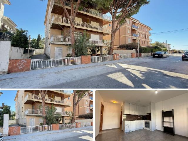 Planta baja en venta en Coma ruga, Sant Salvador Costa Dorada. PLANTA BAJA EN SANT SALVADOR DE DOS HABITACIONES CON GARAJE PRIVADO Y A 50 METROS DE LA PLAYA. Plantas bajas.