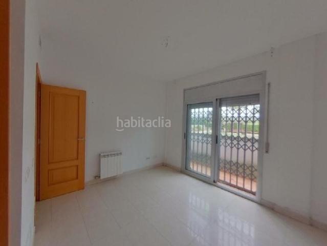 Planta baja en venta en Cubelles, Les Salines Pla de Sant Pere. Vivienda alquilada. Planta baja con gran terraza. Plantas bajas.