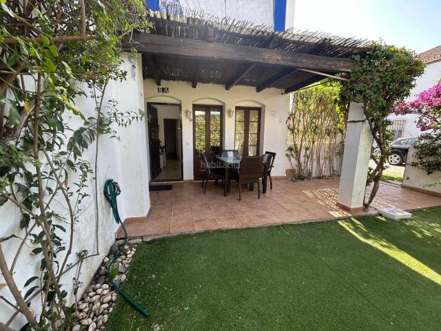 Planta baja en venta en Estepona, Villacana Costalita Saladillo. Acogedor, soleado, andaluz, caminando a la playa. Plantas bajas.
