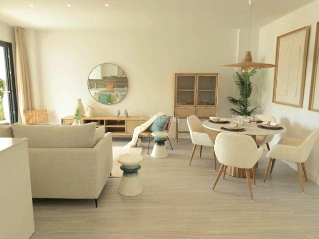 Planta baja en venta en Estepona, Zona Calvario. Estupendo apartamento con jardín privado en venta en Estepona. Málaga. Plantas bajas.