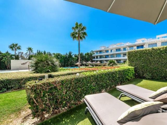 Planta baja en venta en Estepona, Bel Air. Moderno Apartamento con Jardín en Ubicación Privilegiada A Poca Distancia a Pie de la Playa y Servicios. Plantas bajas.