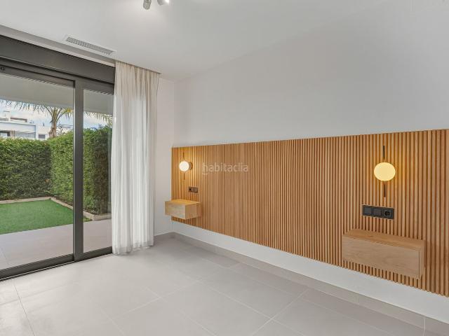 Planta baja en venta en Estepona, Cancelada. Apartamento de dos dormitorios situado en una popular comunidad cerrada, situado en Cancelada. Plantas bajas.