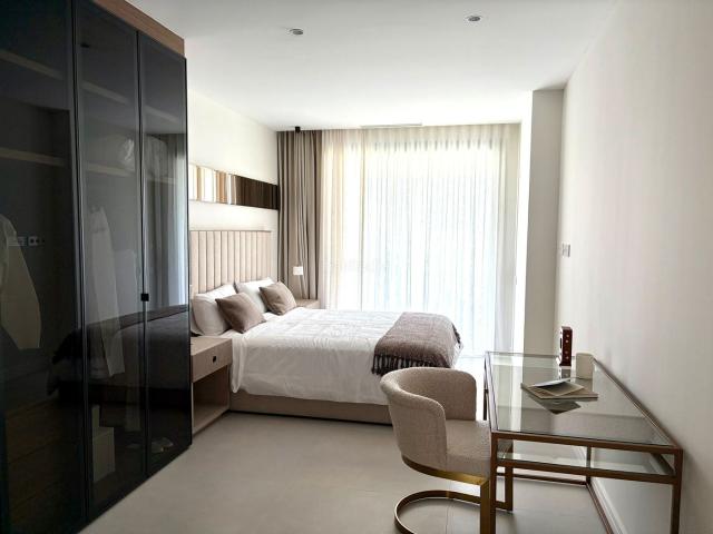 Planta baja en venta en Estepona, Centro. Apartamento Premium de 4 Dormitorios en la Zona Más Exclusiva de Estepona. Plantas bajas.