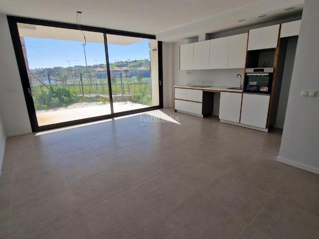 Planta baja en venta en Estepona, Centro. Fantástico apartamento de 3 dormitorios en planta baja a estrenar, en el Residencial Senda. Plantas bajas.