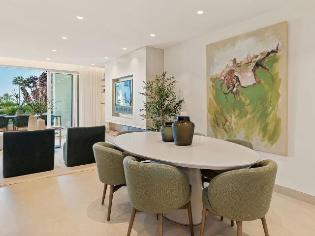 Planta baja en venta en Estepona, El Velerín. Apartamento de lujo en planta baja con terraza privada Vistas. Plantas bajas.