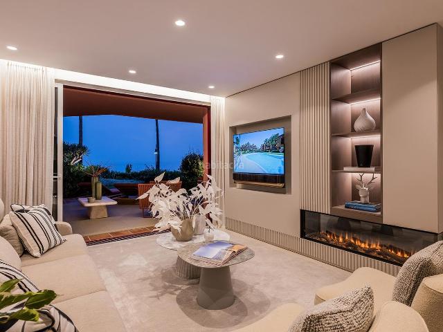 Planta baja en venta en Estepona, Guadalmansa. Apartamento de 3 dormitorios en primera línea de playa en Menara Beach, Estepona. Plantas bajas.
