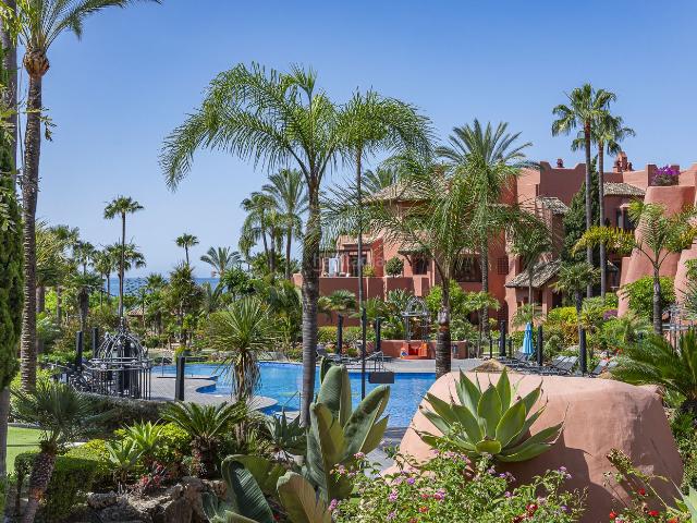 Planta baja en venta en Estepona, Guadalmansa. Lujoso apartamento de 3 dormitorios en planta baja en Torre Bermeja, Estepona. Plantas bajas.