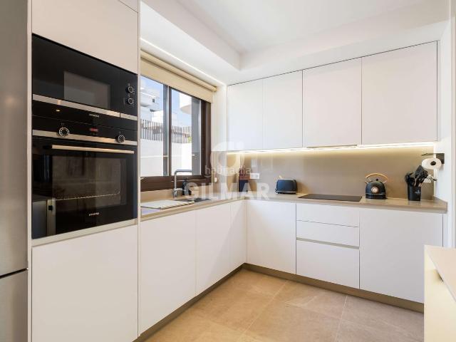 Planta baja en venta en Estepona, Huerta Nueva. Este encantador apartamento de dos dormitorios y dos baños combina estilo, confort y una ubicación privilegiada. Situado en un baj. Plantas bajas.