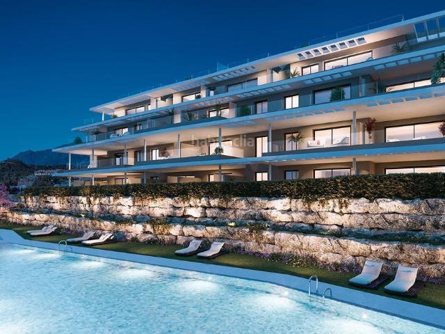 Planta baja en venta en Estepona, La Concha Resina Golf. Apartamento planta baja de 2 dormitorios y 2 baños con vistas al mar. La Resina, Estepona. Plantas bajas.