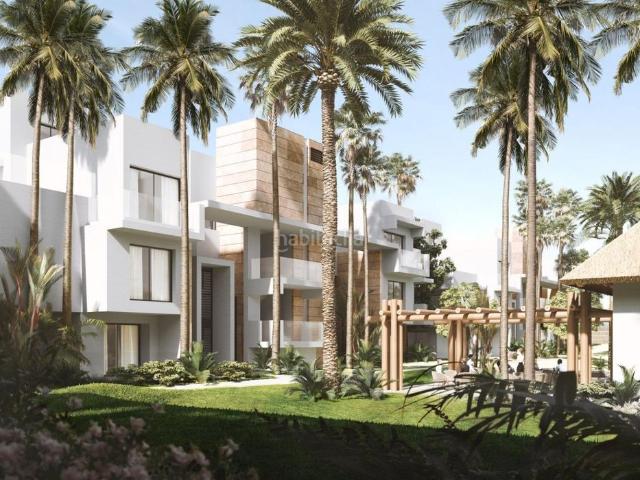 Planta baja en venta en Estepona, Las Lomas. Planta baja de 3 dormitorios, 2 baños con jardín y vistas al mar. Nueva milla de oro, Estepona. Plantas bajas.