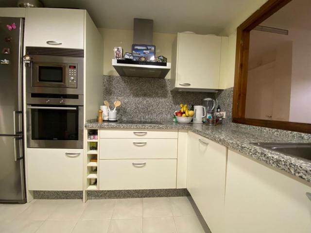 Planta baja en venta en Estepona, Nueva Atalaya. Luminoso Apartamento en Planta Baja de 2 Dormitorios con Terraza Cubierta. Plantas bajas.