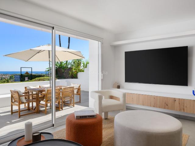Planta baja en venta en Estepona, Paraiso Barronal. Dúplex Renovado Excepcional en Una de las Mejores Ubicaciones de El Paraíso. Plantas bajas.