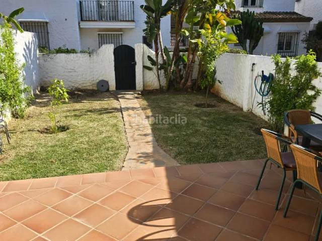 Planta baja en venta en Estepona, Paraiso Barronal. Encantador Apartamento en Planta Baja con Jardín Privado. Plantas bajas.