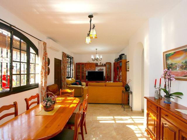 Planta baja en venta en Fuengirola, Centro ciudad. Apartamento en Planta Baja de 2 dormitorios en Fuengirola. Plantas bajas.