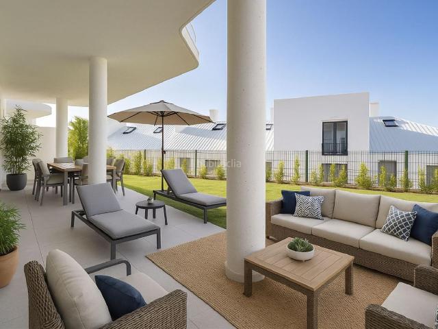 Planta baja en venta en Fuengirola, El Higuerón. Apartamento de jardín con vistas en venta en Lomas del Higueron. Plantas bajas.