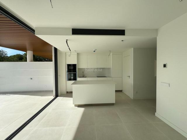 Planta baja en venta en Fuengirola, El Higuerón. Apartamento planta baja de 2 dormitorios y 2 baños con jardín privado. El Higuerón, Fuengirola. Plantas bajas.