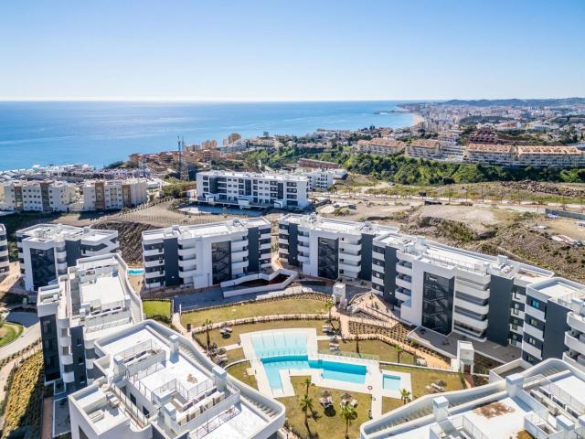 Planta baja en venta en Fuengirola, El Higuerón. FANTÁSTICA GARDEN VILLA, CON 95M2 DE ESPACIOS EXTERIORES ENTRE TERRAZA Y JARDÍN !. Plantas bajas.