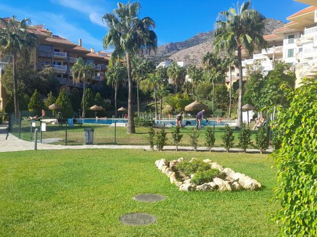 Piso en venta en Fuengirola, El Higuerón. SE VENDE BAJO CON JARDIN Y PISCINA EN EL HIGUERON, 2 HABITACIONES, 2BAÑOS, TERRAZA, GARAJE Y TRASTERO!. Pisos.