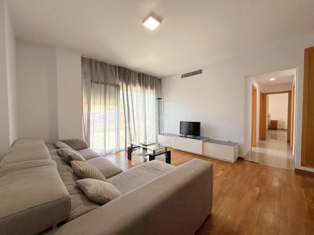 Planta baja en venta en Gandia, Germaníes Juzgados. Planta baja con terraza de 80 m2 en Paseo Germanías tramo final, Gandía. Plantas bajas.
