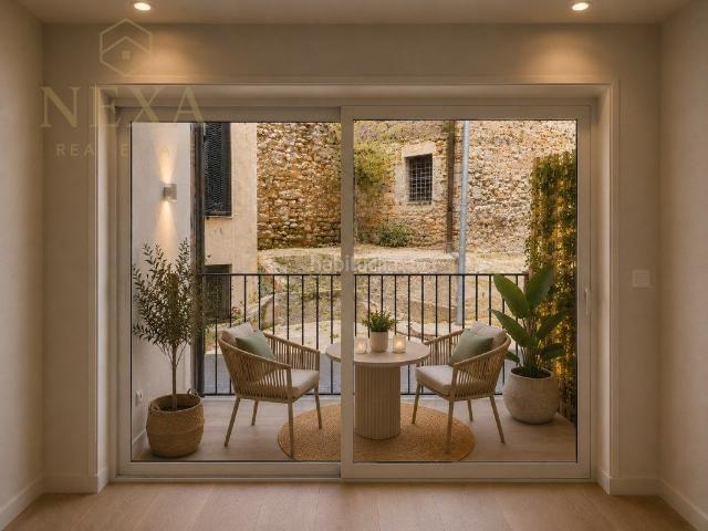Planta baja en venta en Girona, Centre Barri Vell. Planta baja de diseño con terraza privada junto a la Muralla de Girona. Plantas bajas.