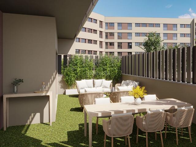 Planta baja en venta en Girona, Montilivi. Plantas bajas.