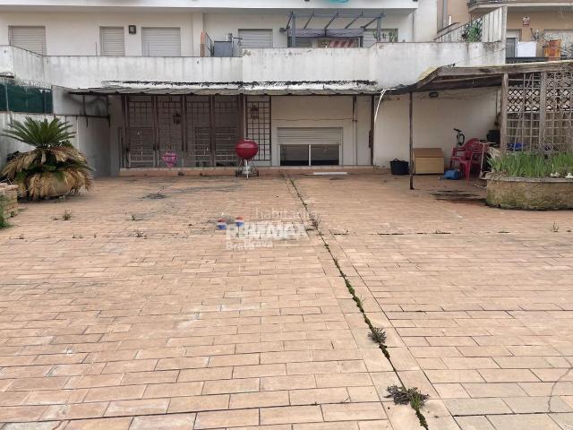 Planta baja en venta en Girona, Santa Eugenia. Girona Santa Eugènia Amplio apartamento con espectacular terraza y múltiples posibilidades. Plantas bajas.
