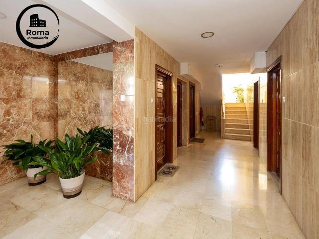 Planta baja en venta en Granada, Barrio de Zaidín. Tu próximo hogar en Calle Carmen de Icaza a 10 minutos de la parada del metro y del PTS. Plantas bajas.