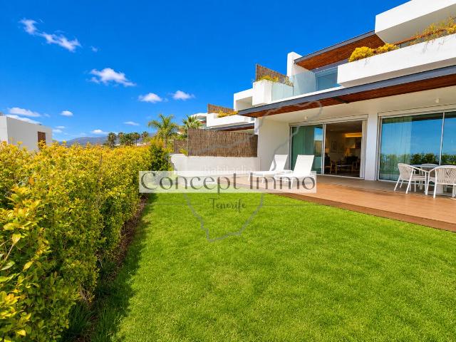 Planta baja en venta en Guía de Isora, Abama. LUJOSO y NUEVO apartamento amueblado con 2 dormitorios y 2 baños, jardín privado y vistas al mar!. Plantas bajas Guía de.