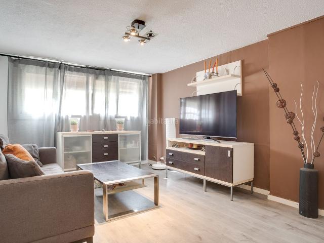 Planta baja en venta en Hospitalet de Llobregat L´, Bellvitge. PLANTA BAJA REFORMADA EN VENTA en Carrer de Portugal, L'Hospitalet de Llobregat, Barcelona. Plantas bajas Hospitalet de Llobregat.