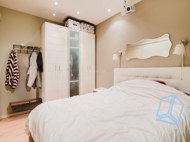 Planta baja en venta en Hospitalet de Llobregat L´, Centre. PISO PARA ENTRAR A VIVIR CON TERRAZA Y BALCON CON DISTINTAS ORIENTACIONES DE 62 METROS CUADRADOS DOS HABITACIONES Y 1 BAÑO, FINCA. Plantas.