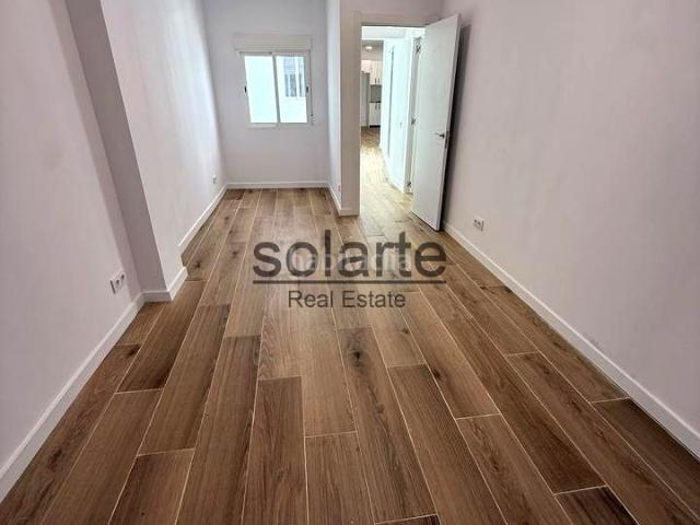 Planta baja en venta en Hospitalet de Llobregat L´, La Torrassa. Vivienda reformada con dos terrazas privadas en excelete ubicación. Plantas bajas Hospitalet de Llobregat.