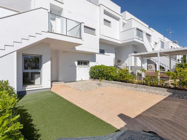 Planta baja en venta en Jacarilla. En venta Lujoso apartamento en planta baja ndash Vistabella Golf En la apreciada zona residencial de Vistabella Golf, nos complace. Plantas bajas.