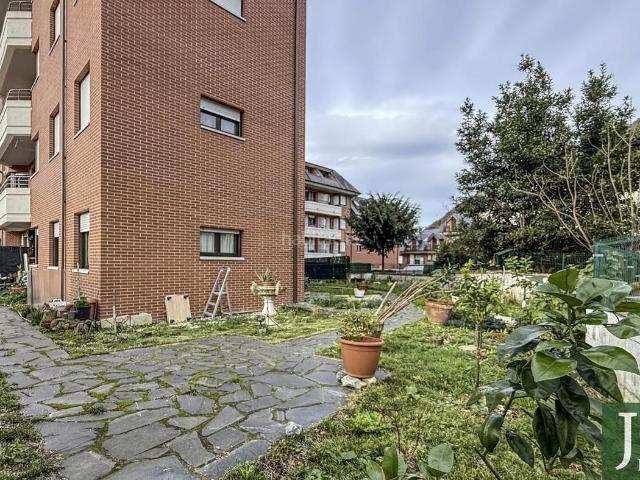 Planta baja en venta en Limpias. Bajo luminoso con jardín y garaje en Limpias. Plantas bajas.