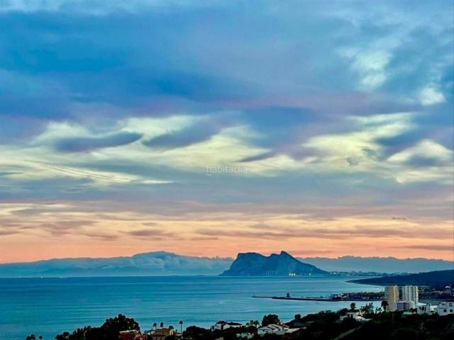 Planta baja en venta en Manilva, Chullera. Apartamento totalmente reformado con vistas panorámicas al mar, Gibraltar y a la Costa de África. Plantas bajas.