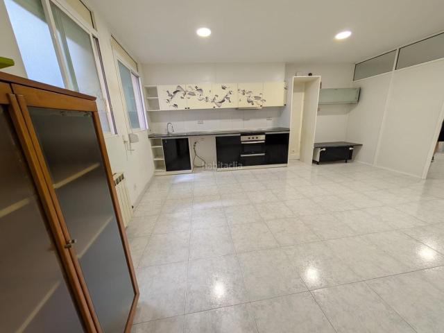 Planta baja en venta en Manresa, Barri Antic. Amplio entresuelo en Manresa, ideal para entrar a vivir. Plantas bajas.