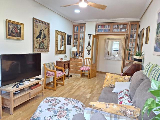 Planta baja en venta en Madrid, Aravaca. Piso en venta en Golondrina Moncloa. Plantas bajas.