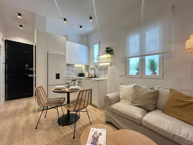 Planta baja en venta en Madrid, Gaztambide. Piso en venta, calle Melendez Valdes, Madrid. Plantas bajas.