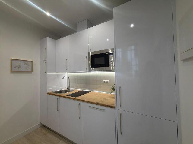 Planta baja en venta en Madrid, Embajadores Lavapiés. Piso en venta, calle Relatores, Madrid. Plantas bajas.