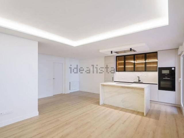Planta baja en venta en Madrid, El Viso. Piso en venta en Antonio Perez. Plantas bajas.
