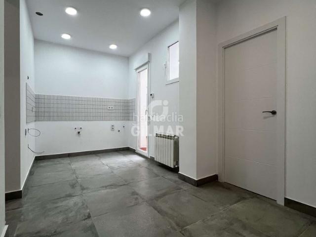 Planta baja en venta en Madrid, Ibiza. Esta magnífica vivienda se encuentra en una ubicación privilegiada en el barrio de Ibiza, en el distrito de Retiro en Madrid. Con. Plantas bajas.